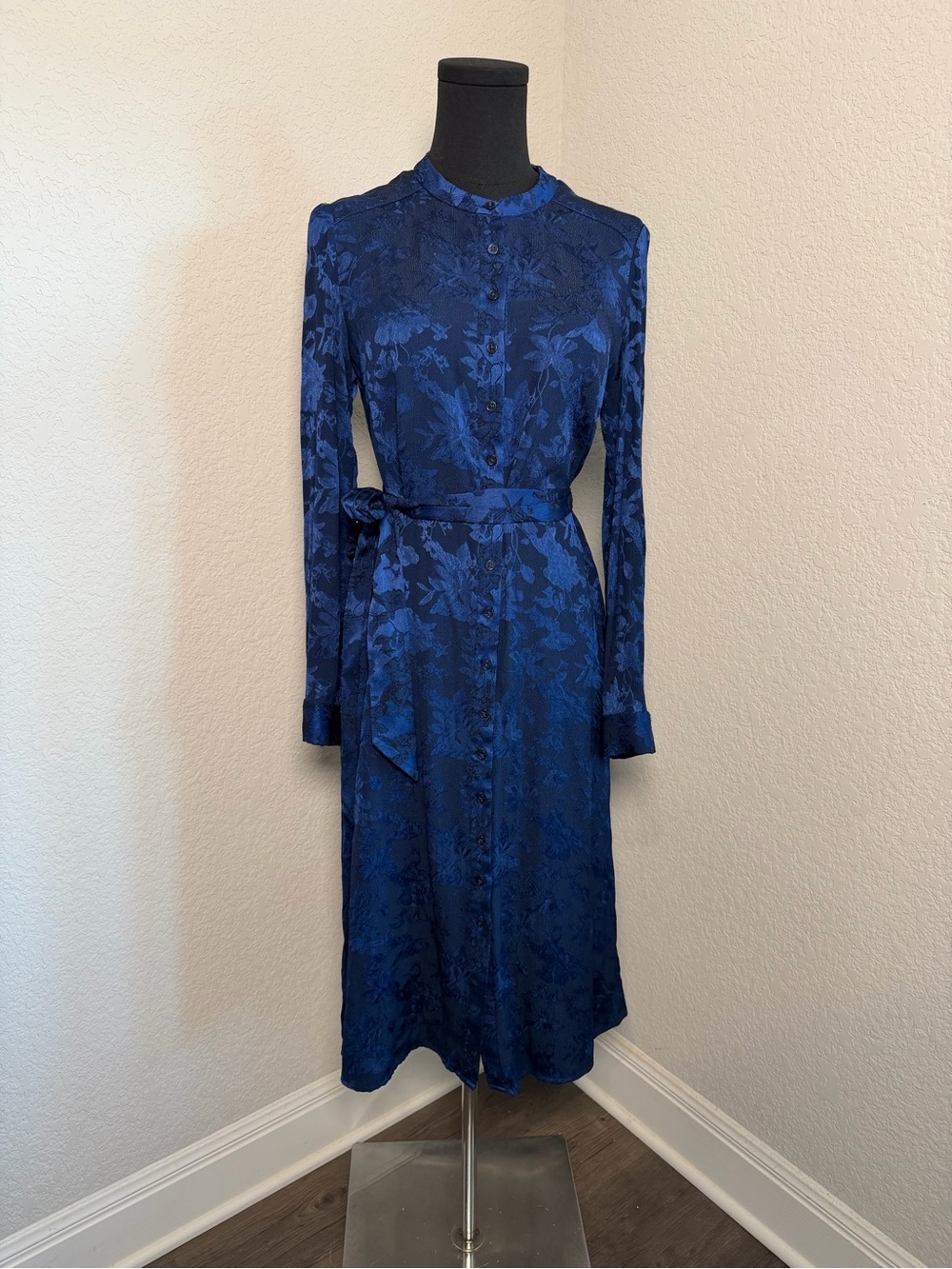 Gal Meets Glam Blue Floral Long-Sleeve Button Front Dress